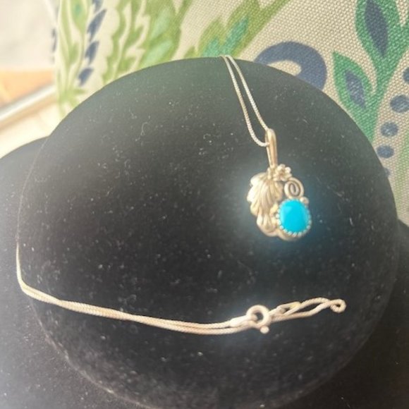 Vintage Jewelry - 925 Sterling Silver Etched Leaf Blue Stone Pendant NECKLACE